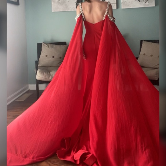 Red pageant evening gown or prom dress - Picture 2 of 2